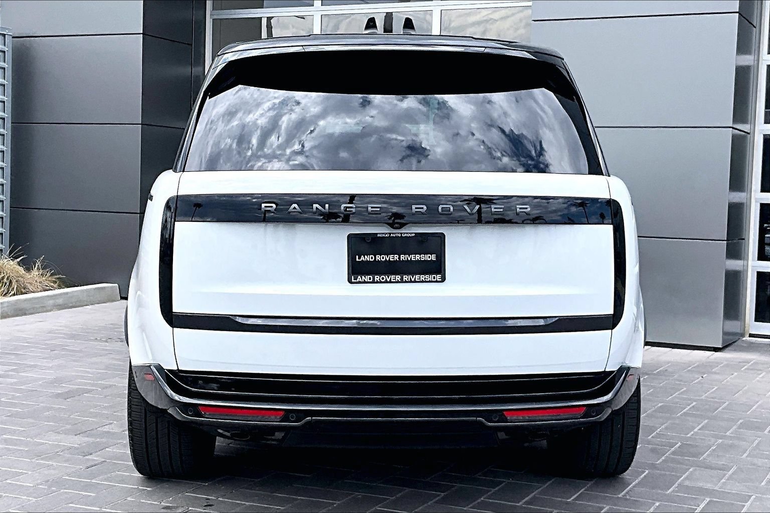 Certified 2025 Land Rover Range Rover Autobiography AWD/4WD image 4