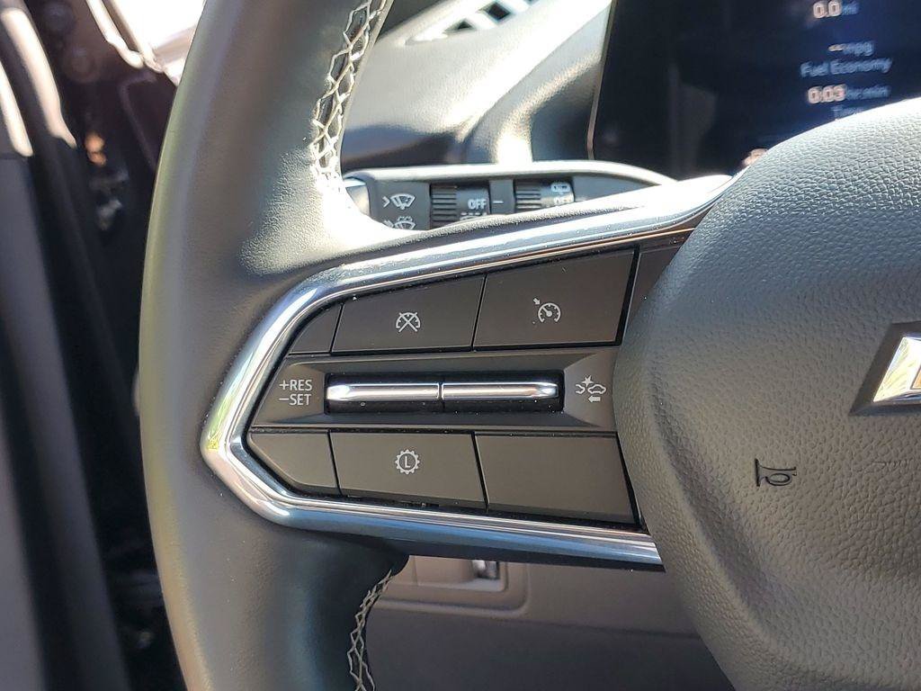 Used 2025 Chevrolet Traverse LT FWD image 14