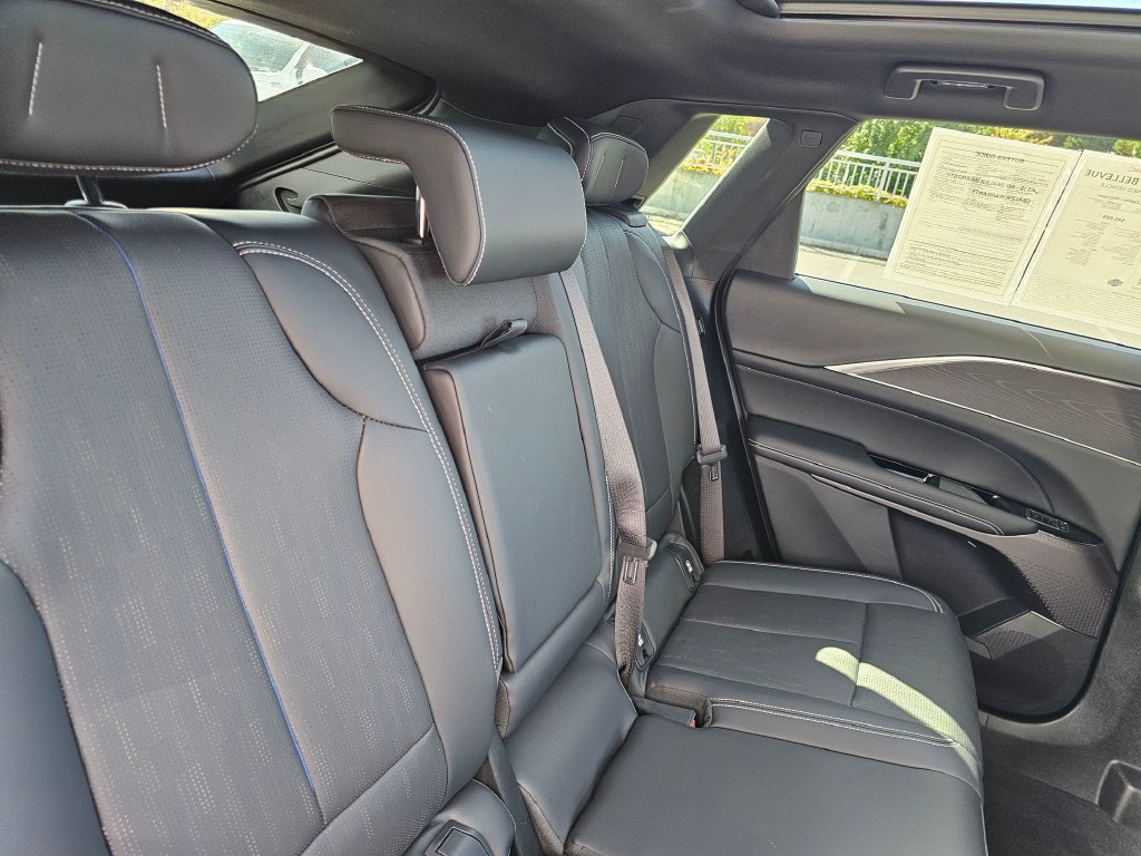 Used 2024 Cadillac Lyriq Sport AWD/4WD image 13