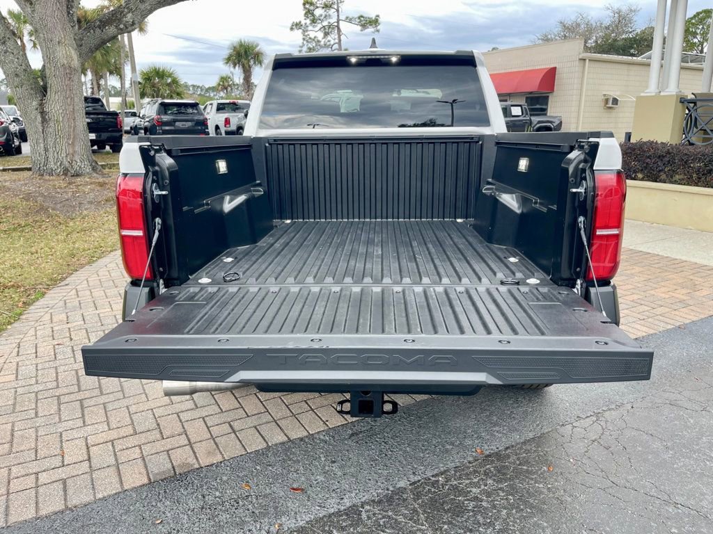 Used 2025 Toyota Tacoma SR image 5