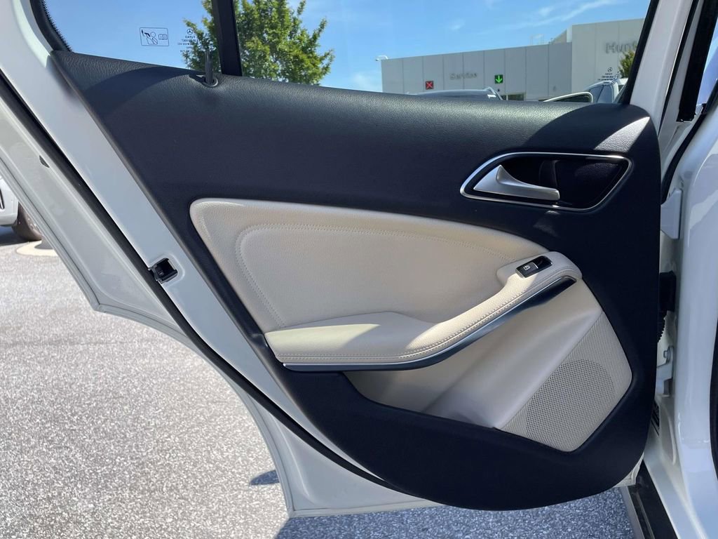 Used 2018 Mercedes-Benz GLA 250 4MATIC image 2