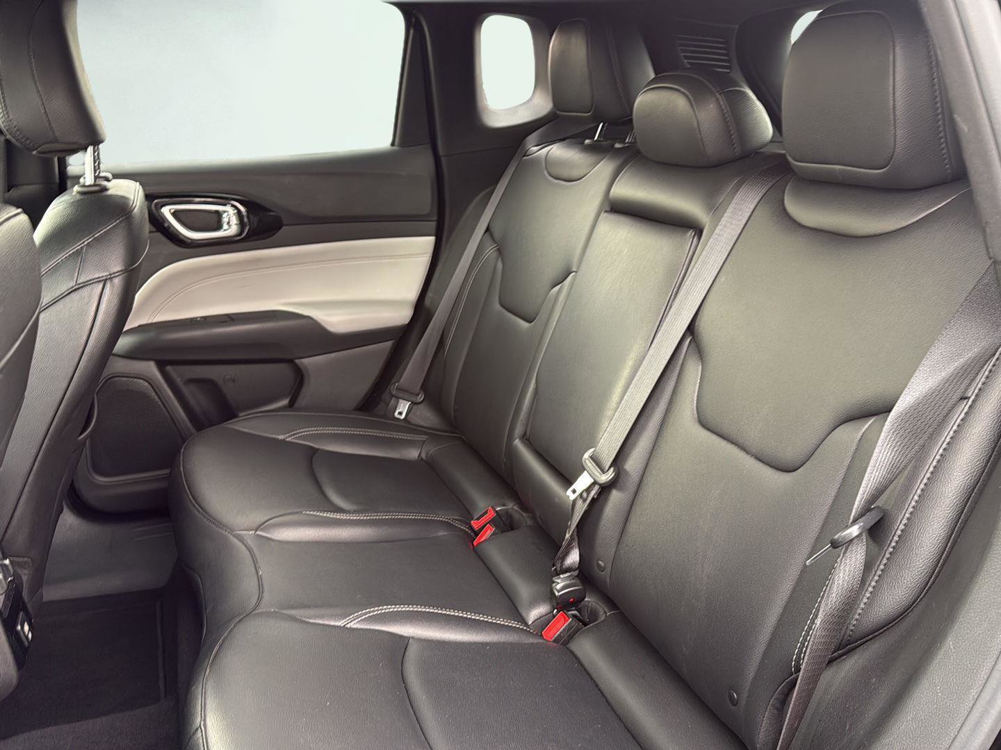 Used 2025 Jeep Compass Limited image 19