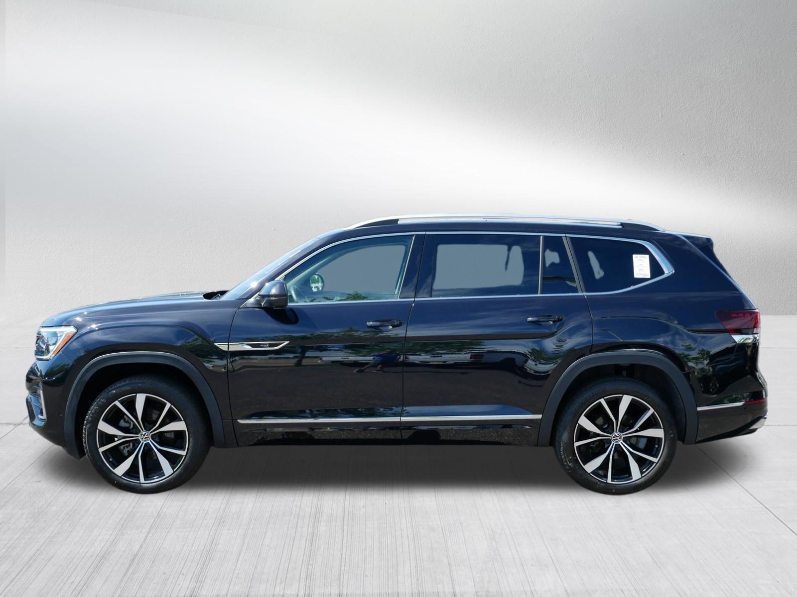 Used 2024 Volkswagen Atlas SEL Premium R-Line AWD/4WD image 4
