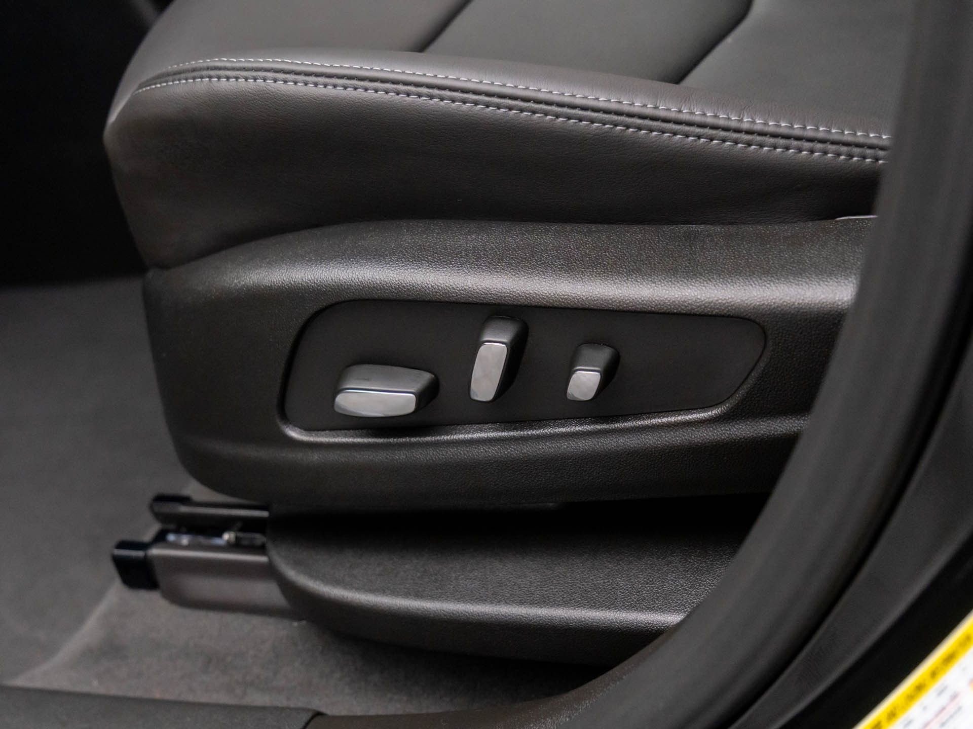 New 2025 Cadillac XT6 Premium Luxury image 17