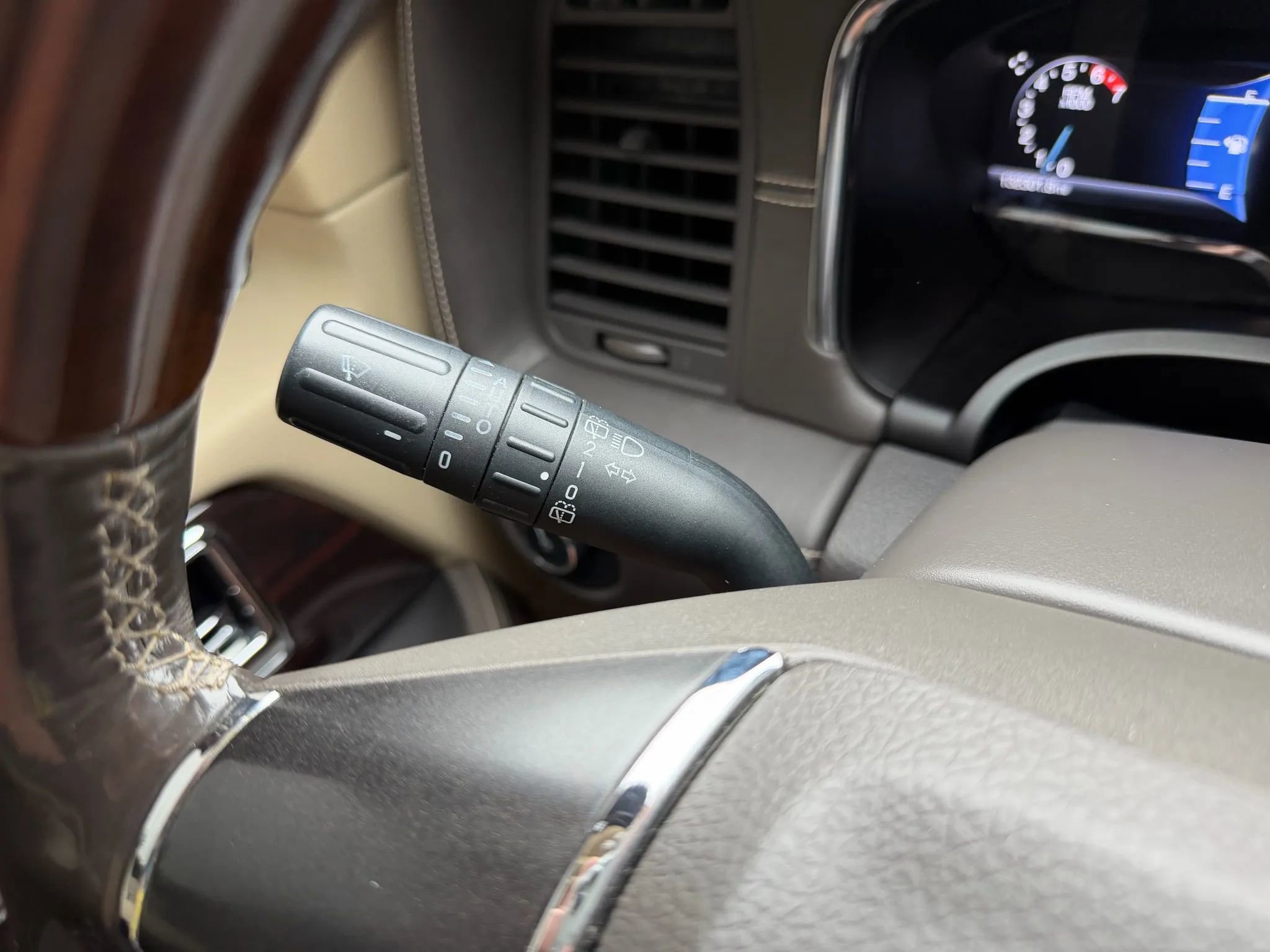 Used 2015 Lincoln Navigator L 4WD w/ Equipment Group 101A Reserve image 22