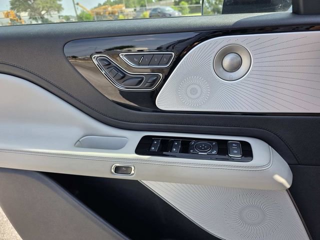 New 2025 Lincoln Aviator Reserve w/ Luxury Package image 13