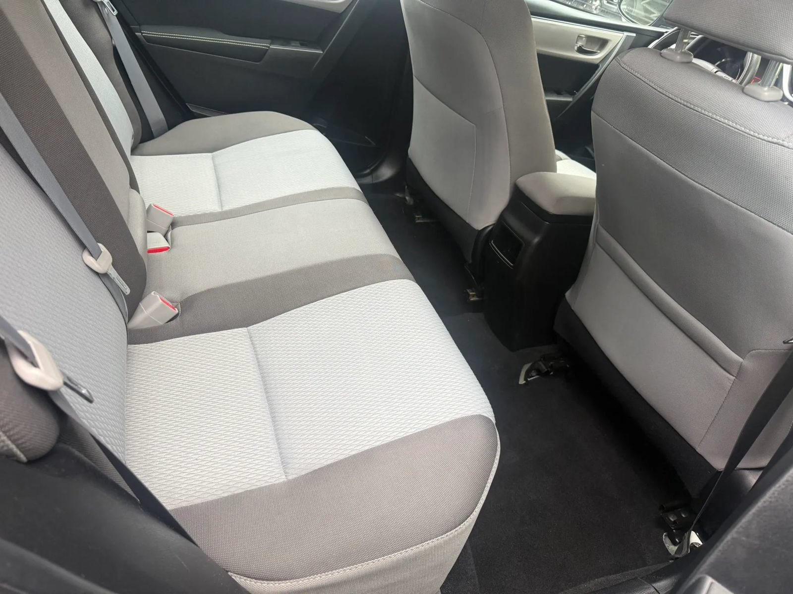 Used 2018 Toyota Corolla LE FWD image 9