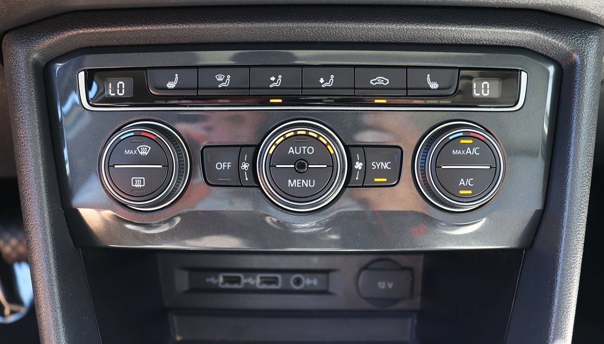 Used 2019 Volkswagen Tiguan SE w/ Panoramic Sunroof Package AWD/4WD image 45