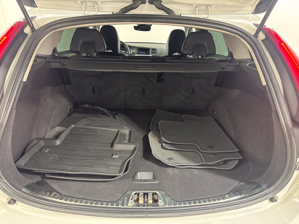 Used 2018 Volvo V60 T5 Cross Country w/ Convenience Package AWD/4WD image 29
