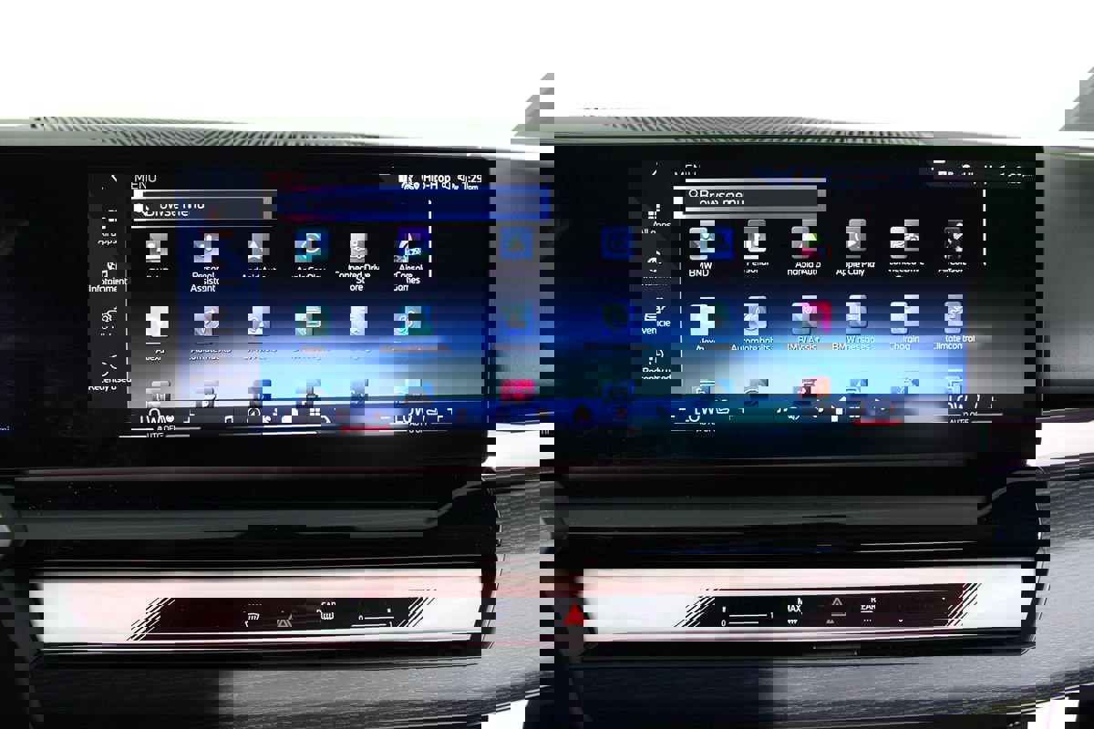 Used 2025 BMW i5 eDrive40i w/ M Sport Package image 9