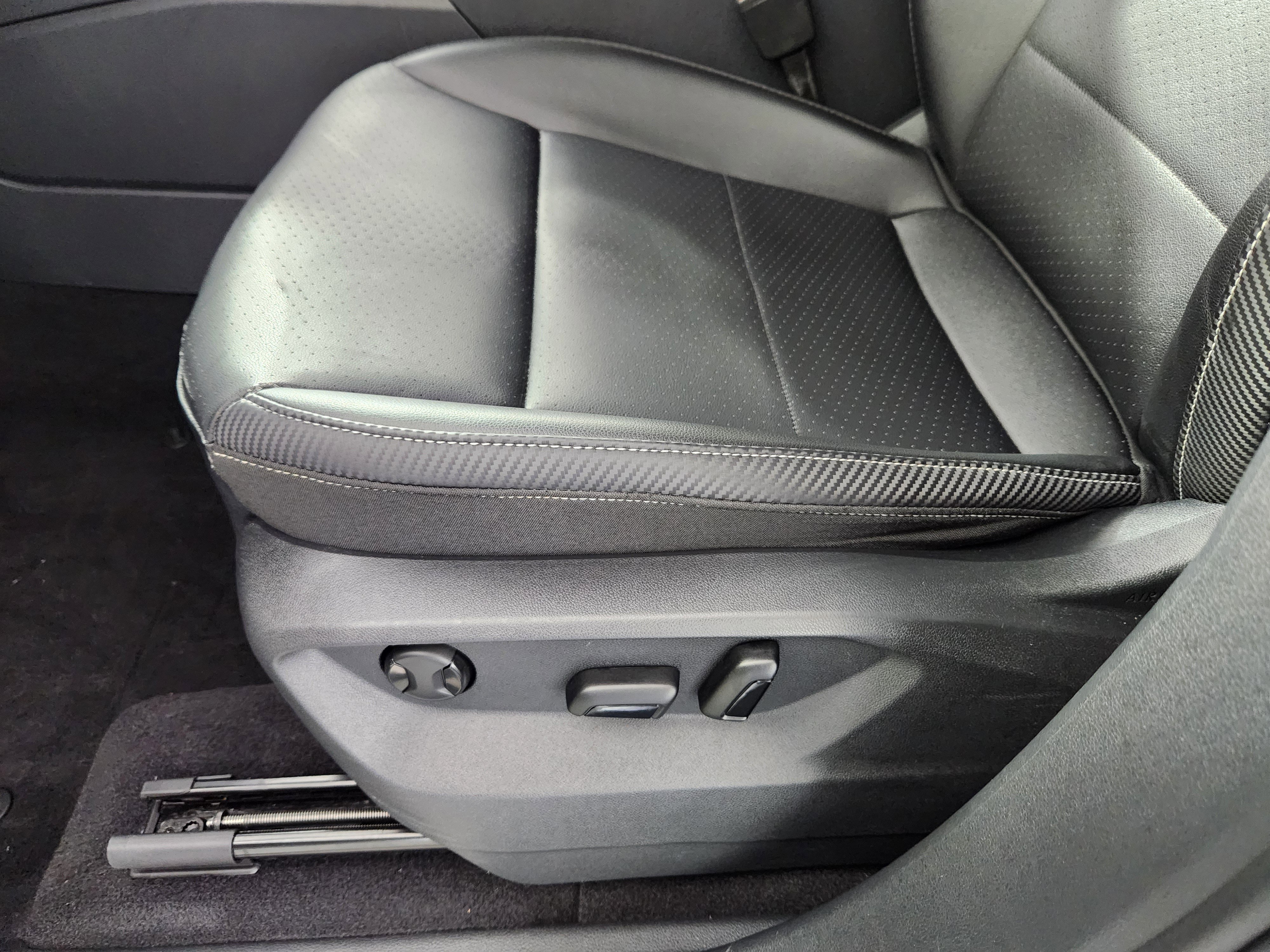 Used 2021 Volkswagen Atlas Cross Sport SE image 13