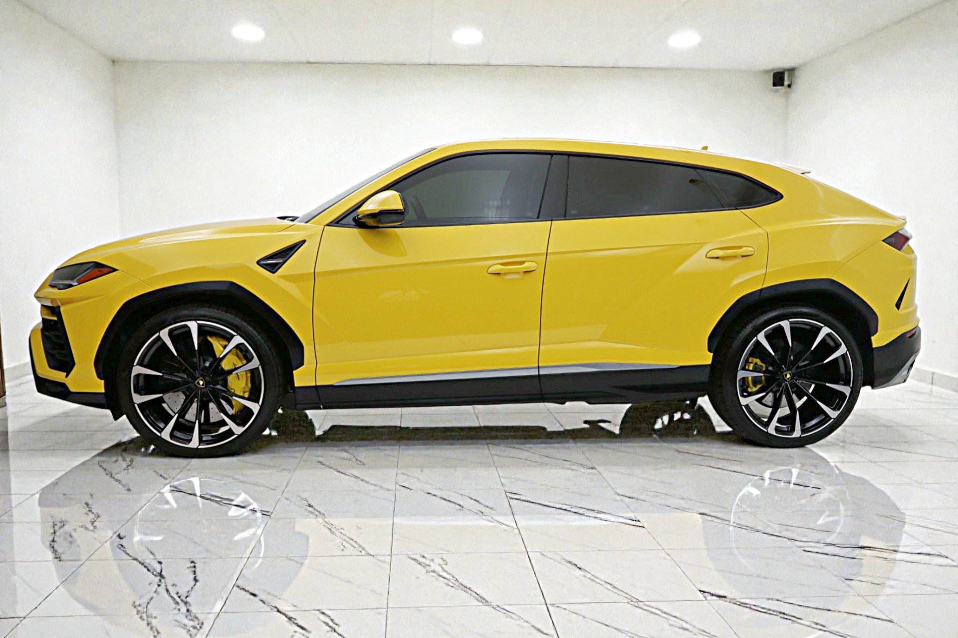 Used 2022 Lamborghini Urus image 3