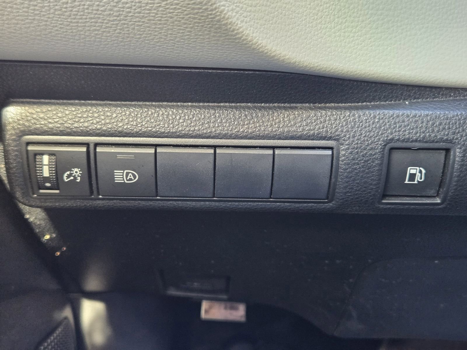 Used 2020 Toyota Corolla LE image 25