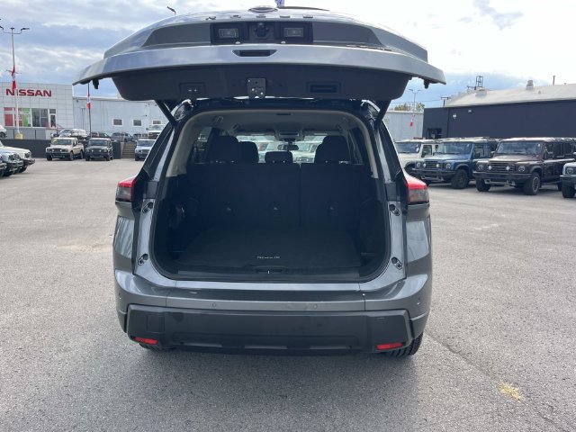 Used 2024 Nissan Rogue SV AWD/4WD image 12