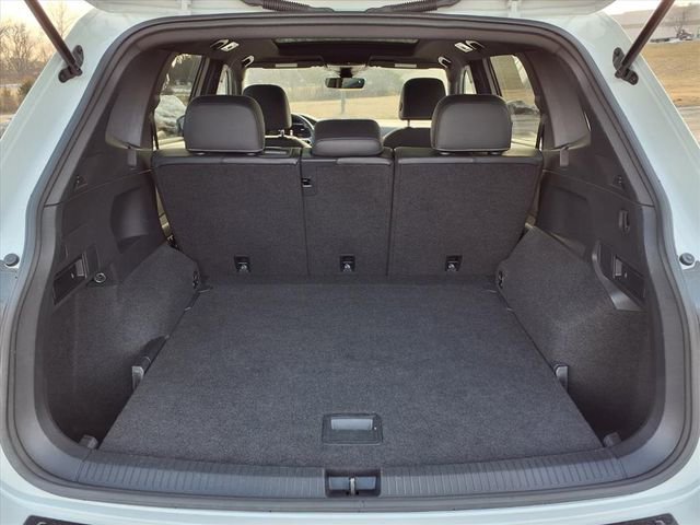 Used 2023 Volkswagen Tiguan SE R-Line image 87