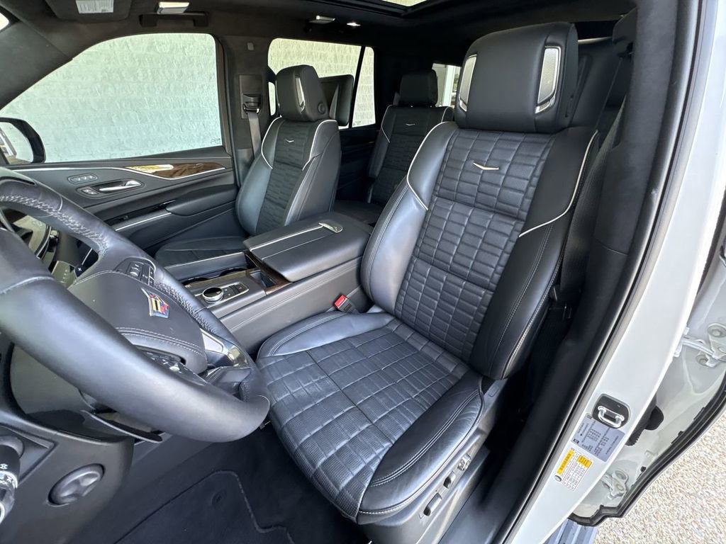 Certified 2024 Cadillac Escalade Premium Luxury Platinum w/ Heavy-Duty Trailer Package AWD/4WD image 20