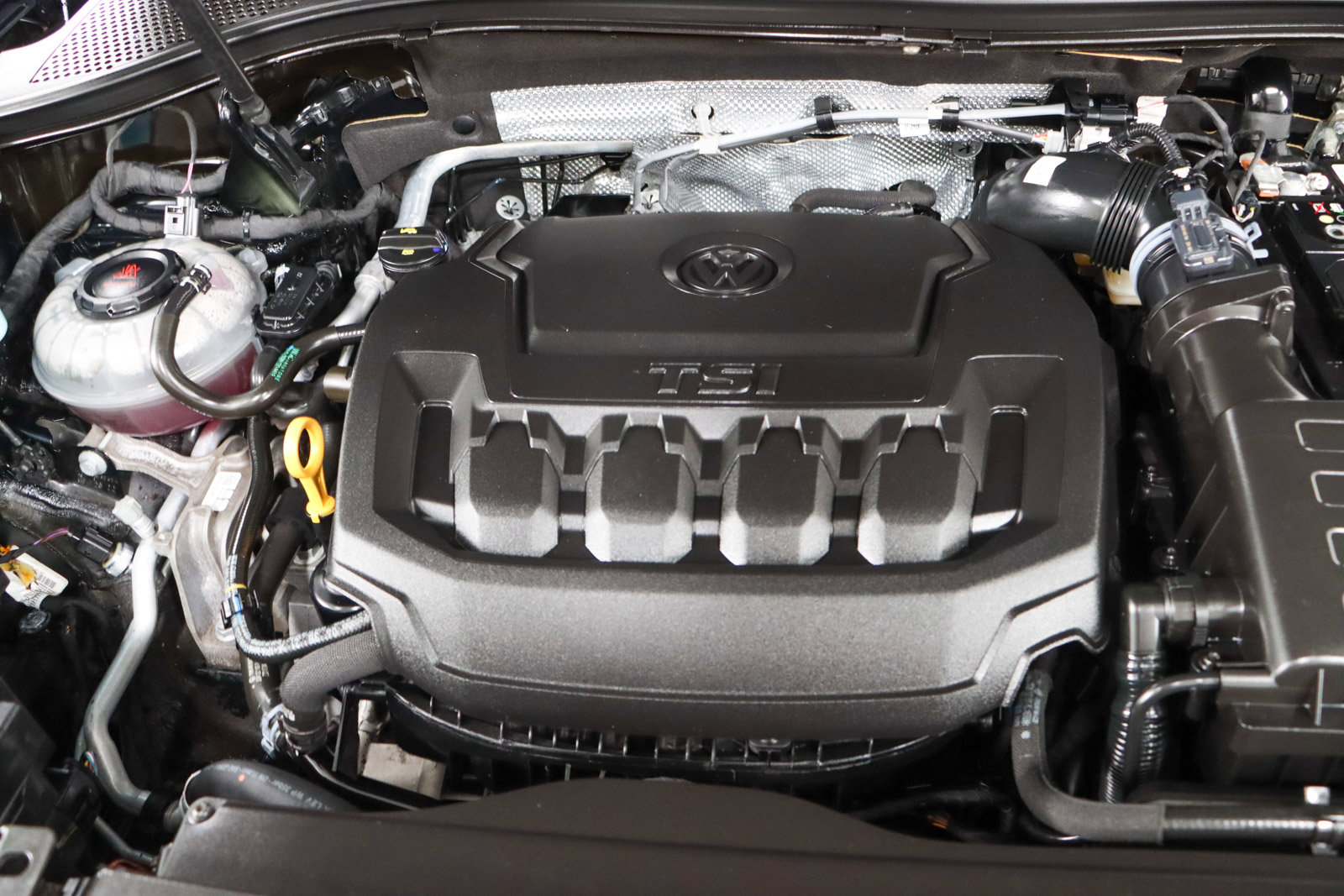 Used 2022 Volkswagen Tiguan SE R-Line image 31