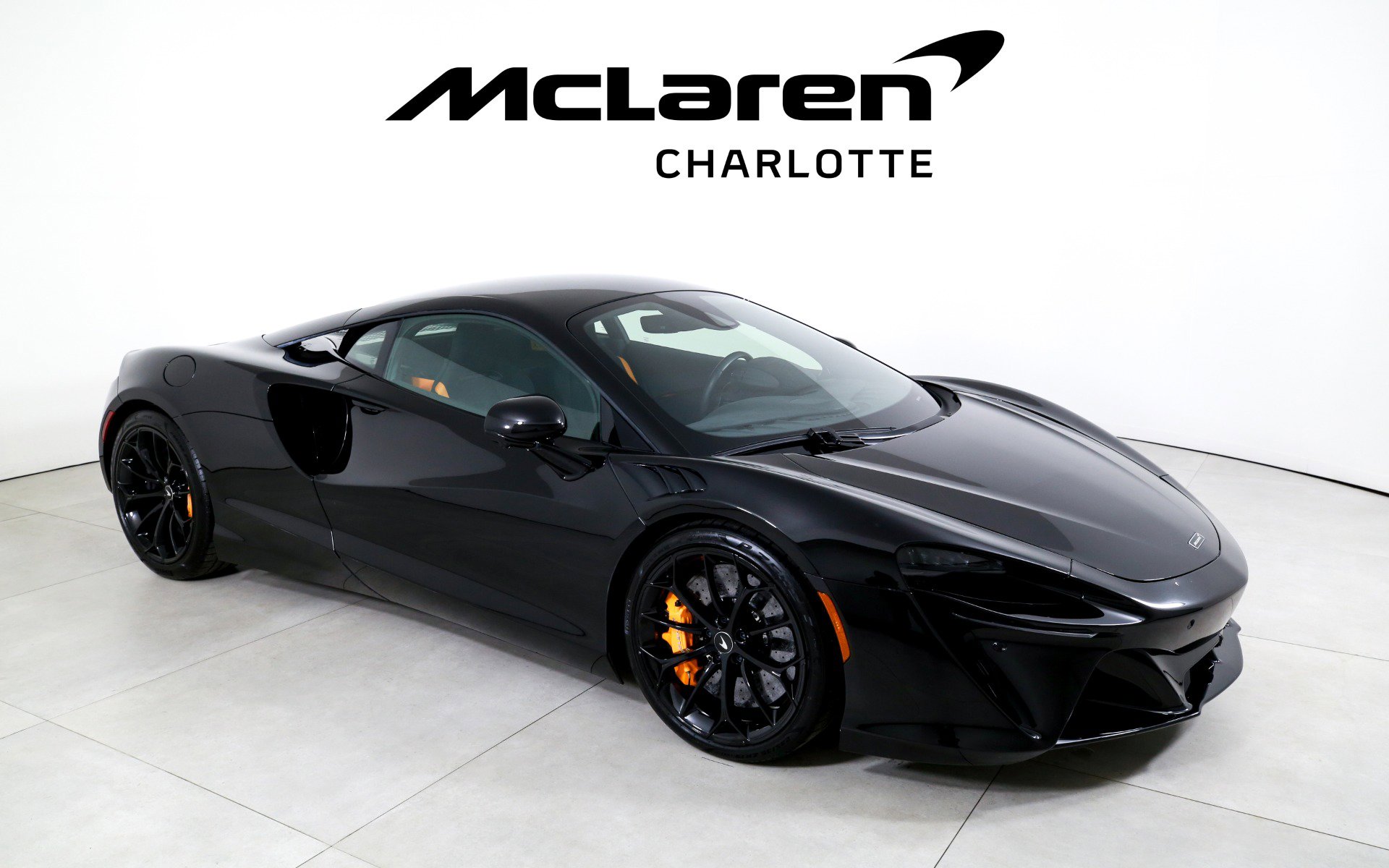 Used 2023 McLaren Artura image 2