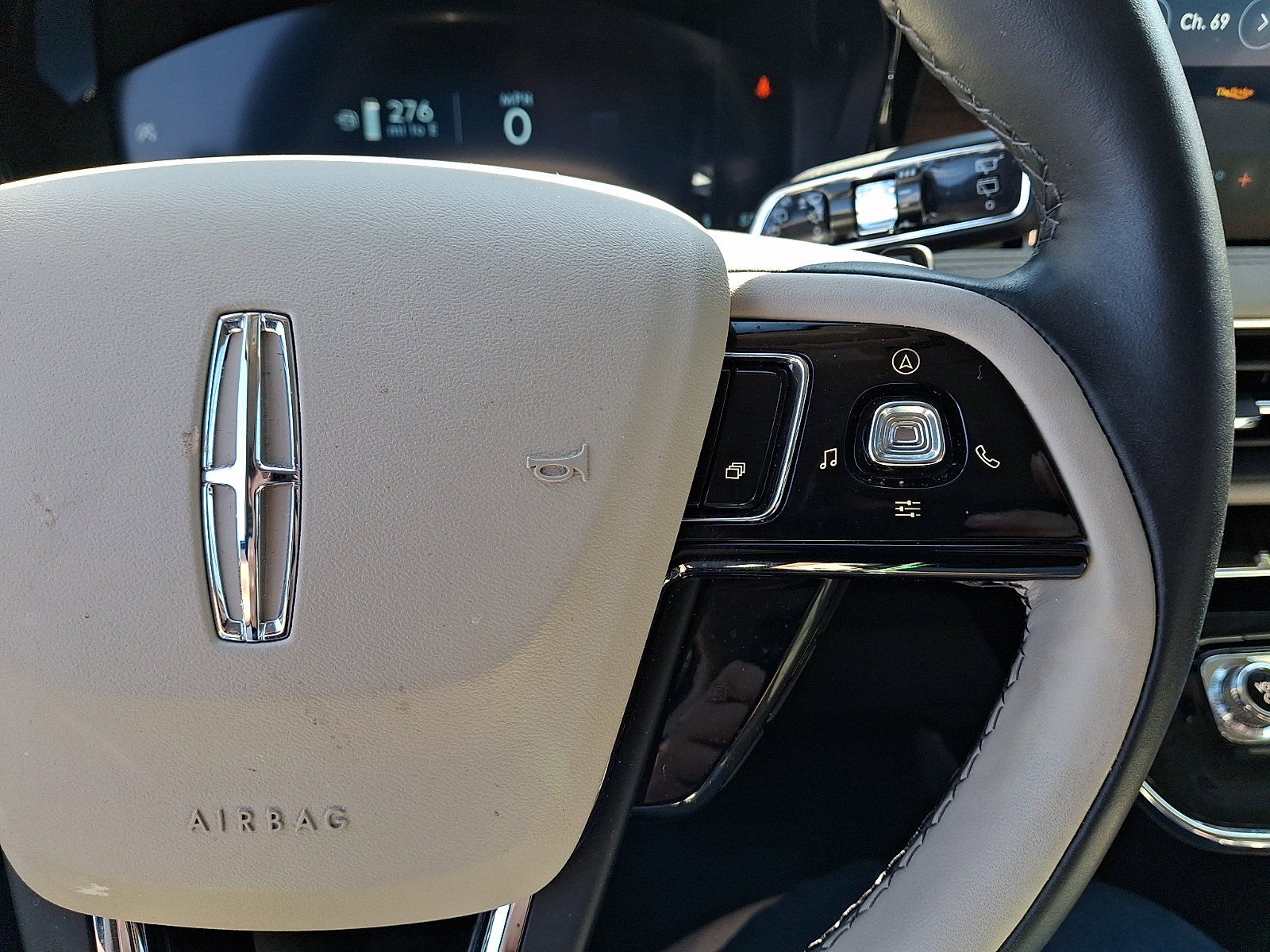 Used 2025 Lincoln Corsair Reserve image 21