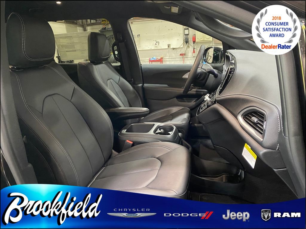 New 2026 Chrysler Pacifica Select image 18