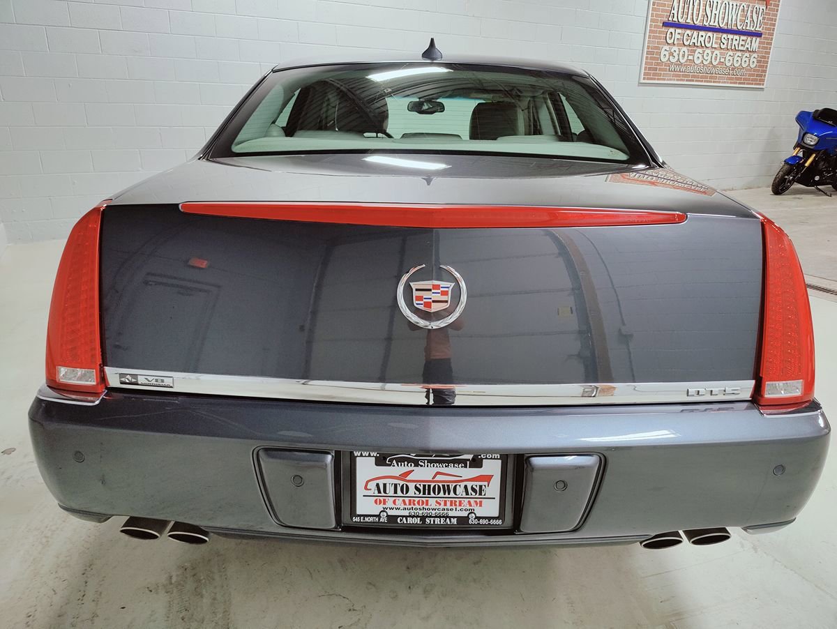 Used 2009 Cadillac DTS w/ Trunk Convenience Package FWD image 8
