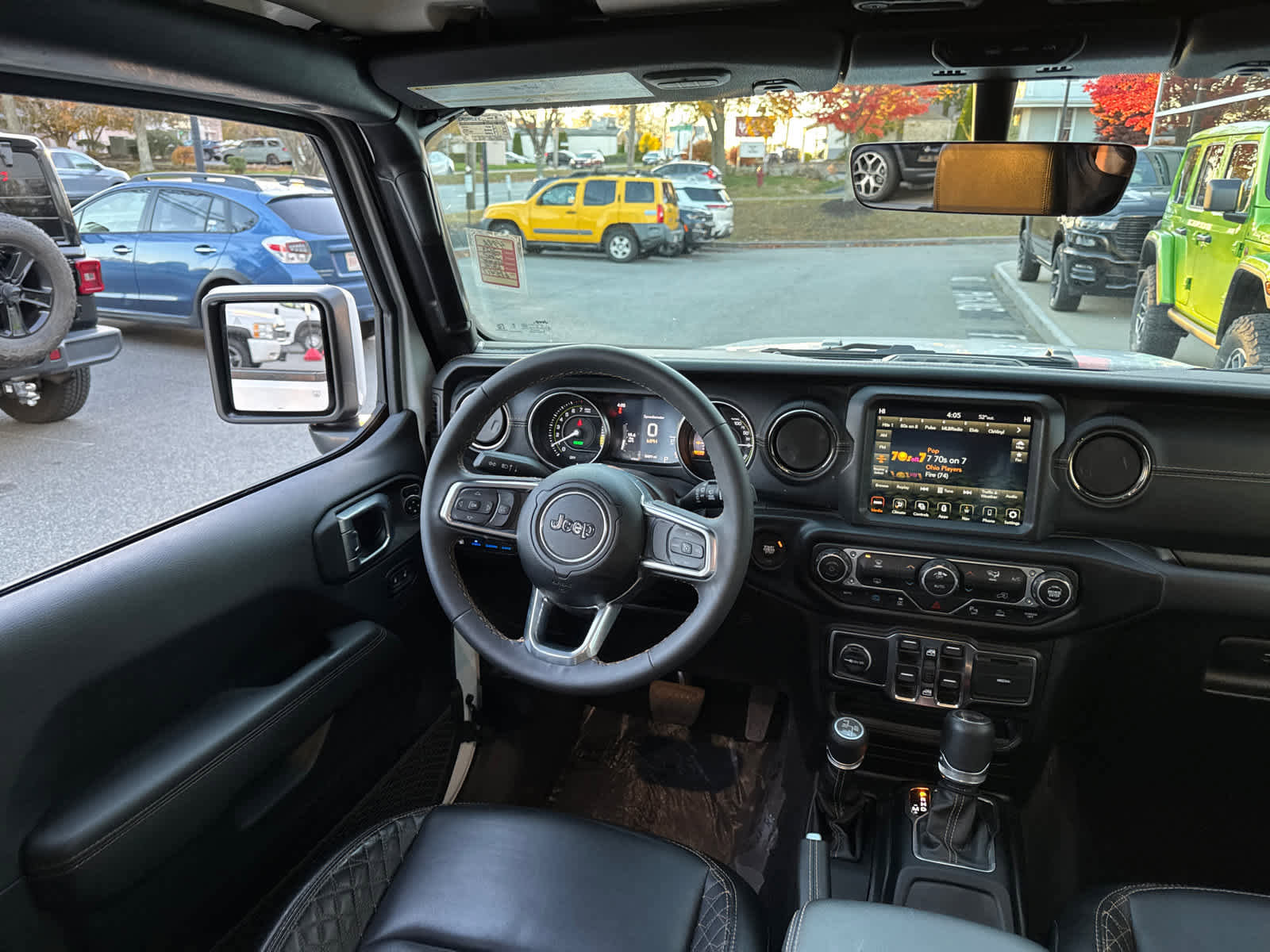 Used 2023 Jeep Wrangler Unlimited Sahara image 33