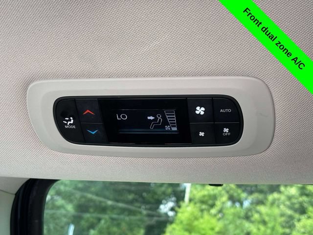 Used 2023 Chrysler Pacifica Touring-L FWD image 26