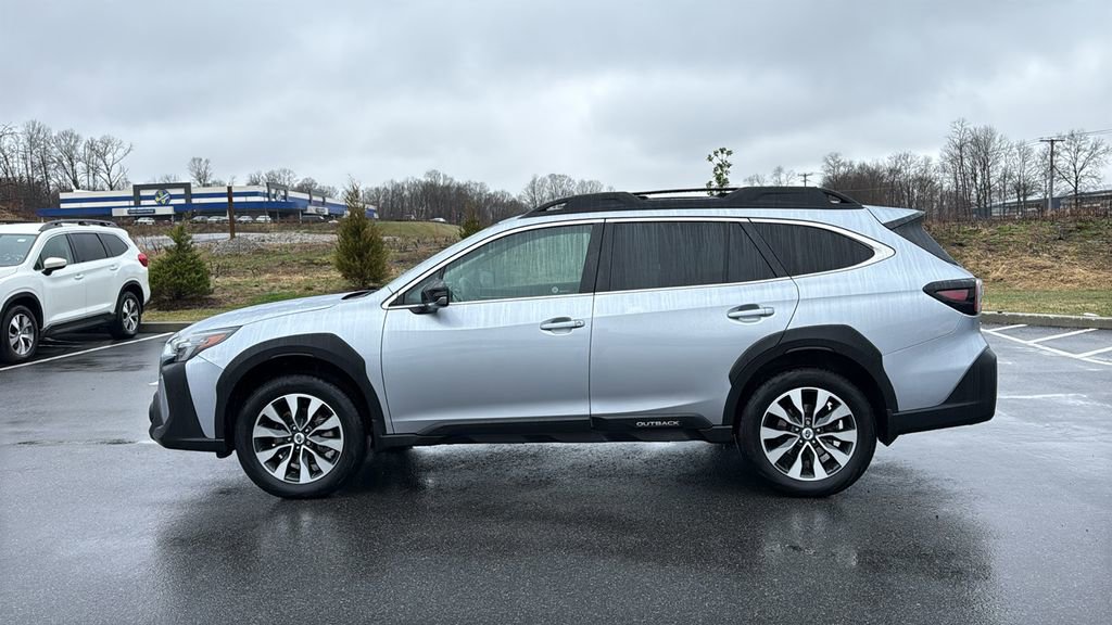 Used 2023 Subaru Outback Limited image 4