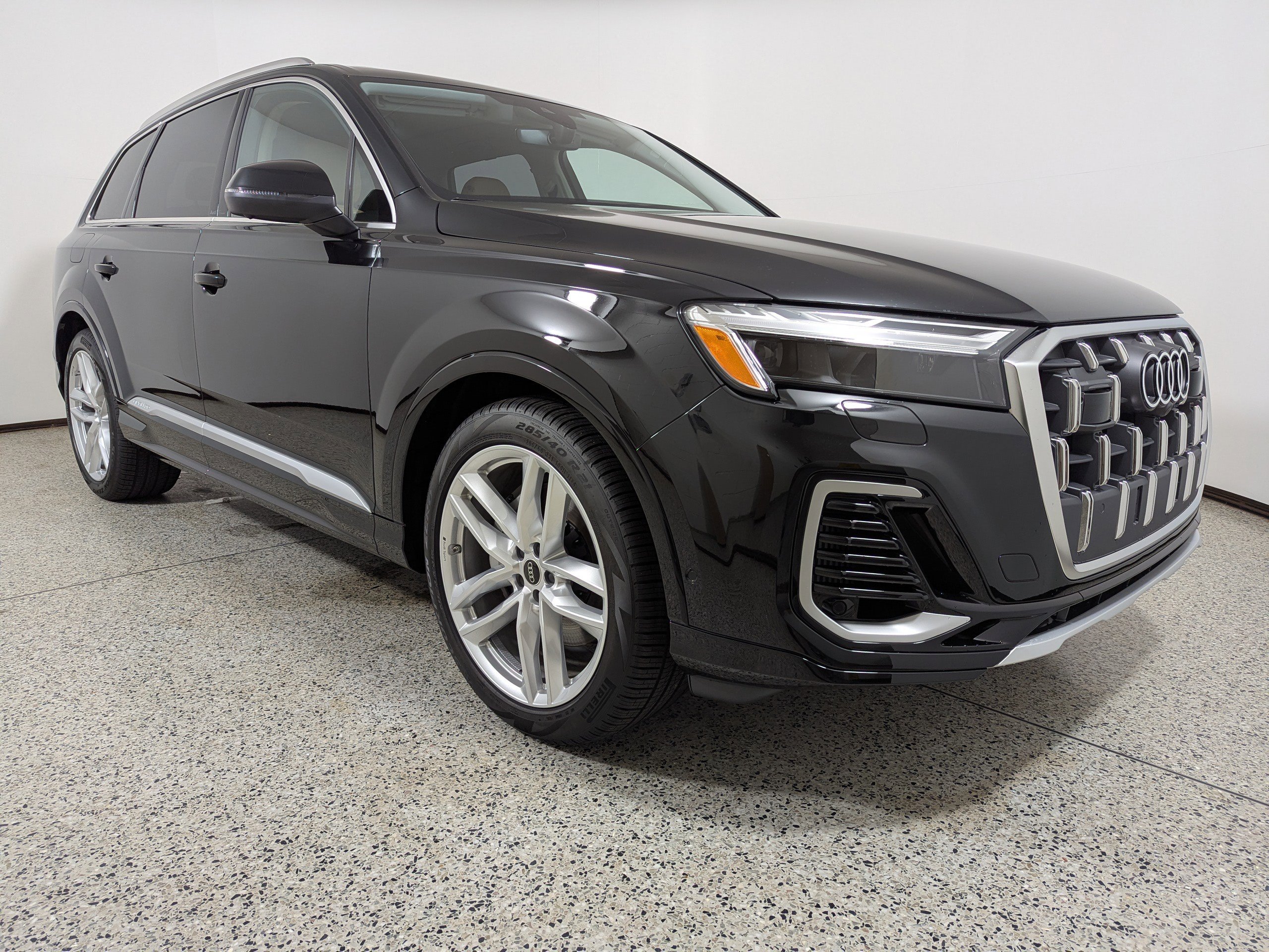 New 2025 Audi Q7 3.0T Premium Plus