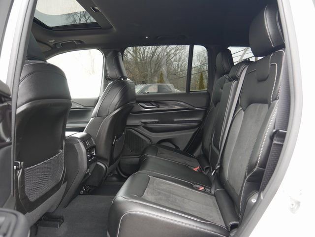 Used 2023 Jeep Grand Cherokee Altitude image 14