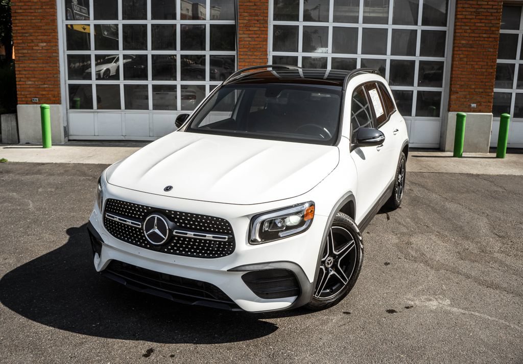 Used 2021 Mercedes-Benz GLB 250 4MATIC image 2