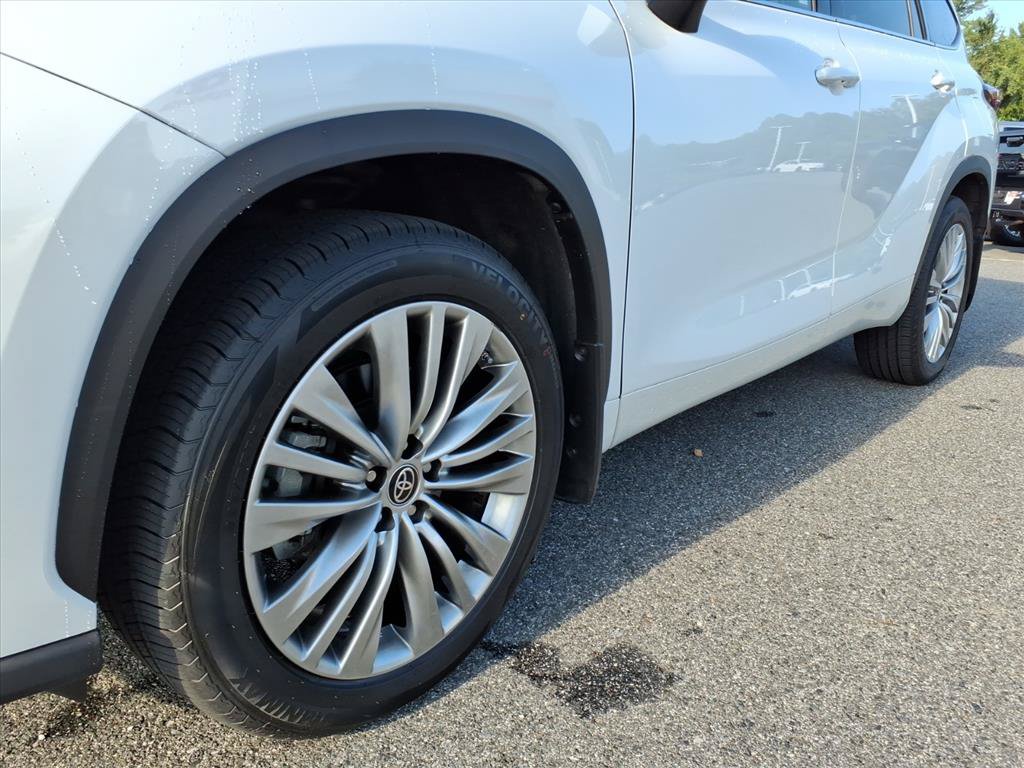 Used 2023 Toyota Highlander Platinum AWD/4WD image 9