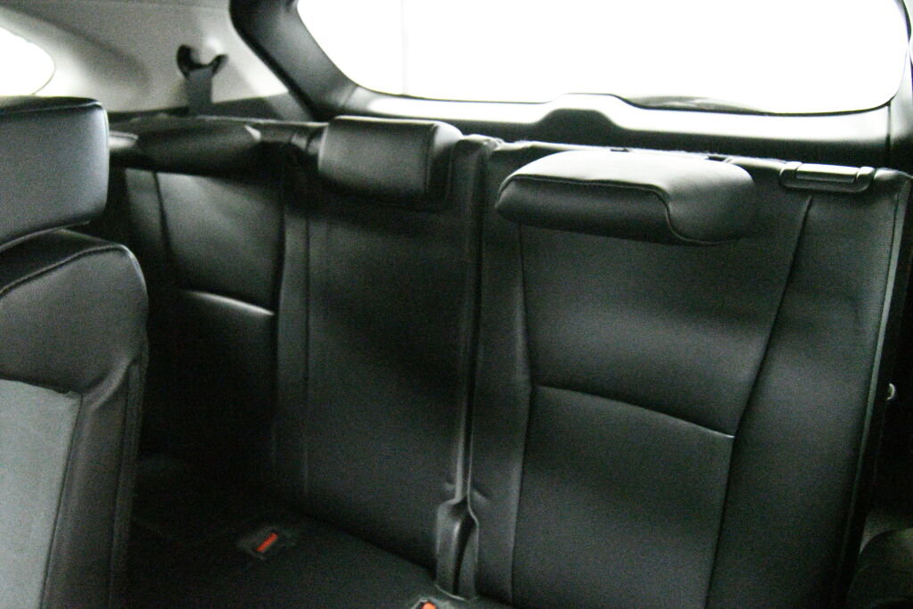 Used 2023 Toyota Highlander XLE image 25
