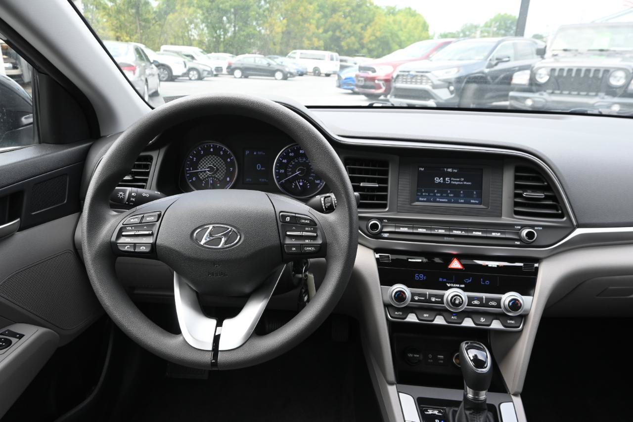 Used 2020 Hyundai Elantra SE FWD image 22