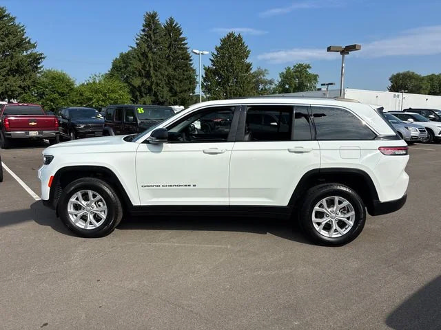 Used 2023 Jeep Grand Cherokee Limited AWD/4WD image 3
