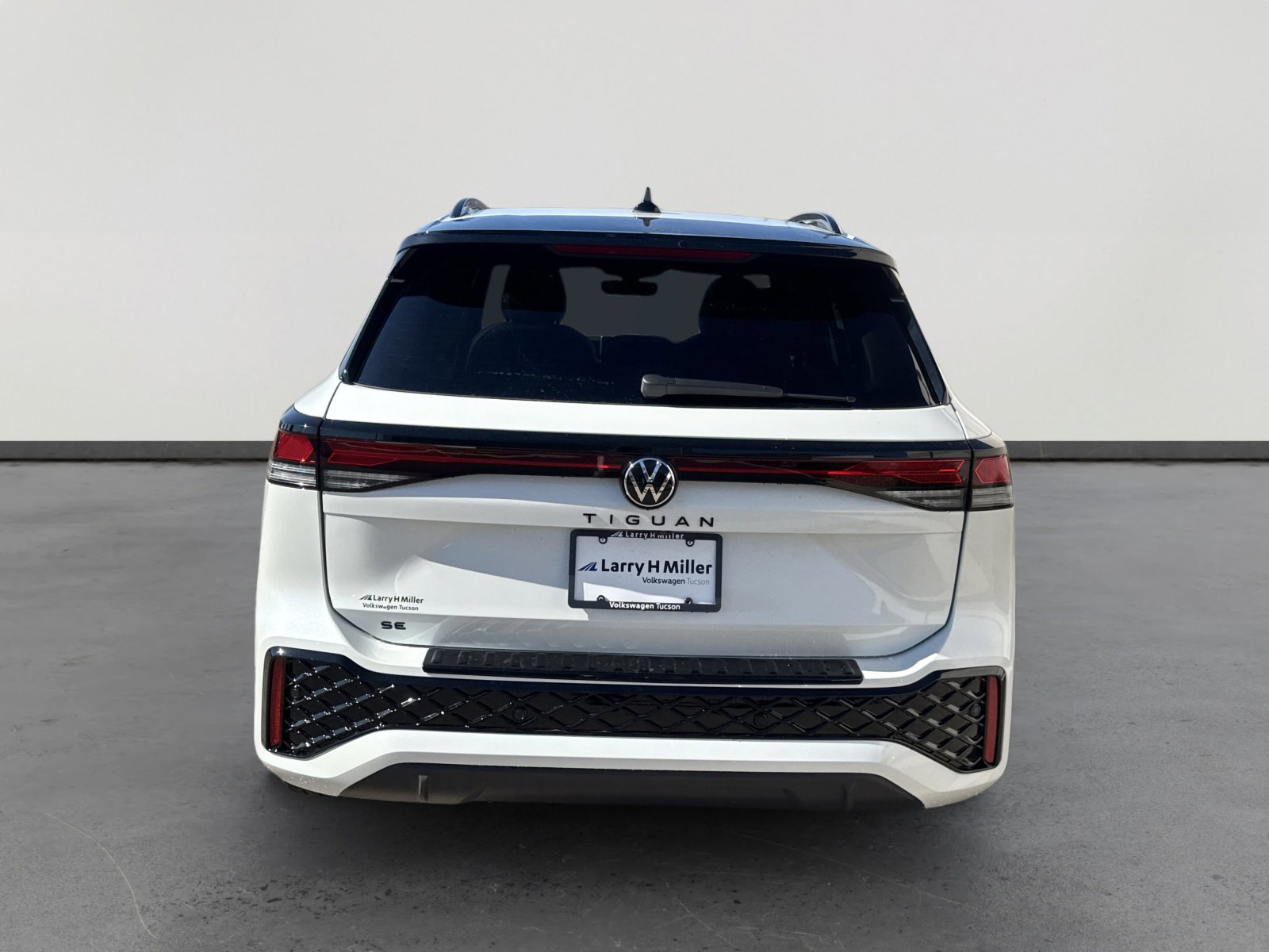 New 2026 Volkswagen Tiguan SE R-Line image 5