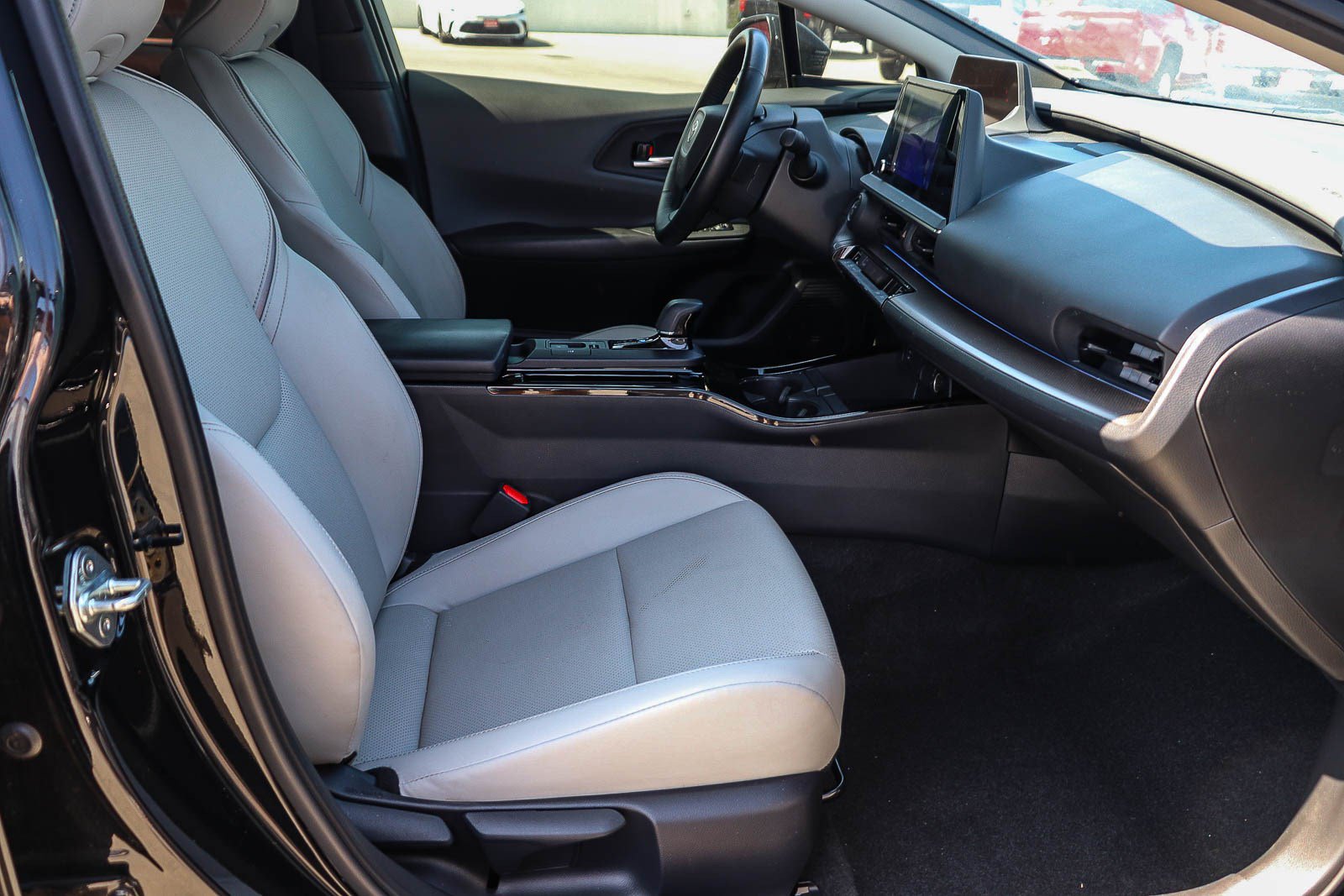 Certified 2024 Toyota Prius XLE FWD image 16