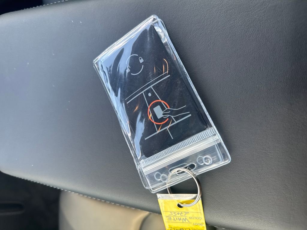 Used 2021 Tesla Model Y Long Range image 27