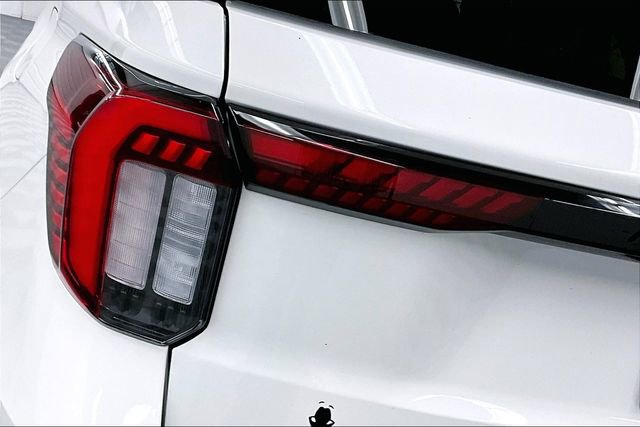 Used 2025 Ford Explorer Platinum image 35