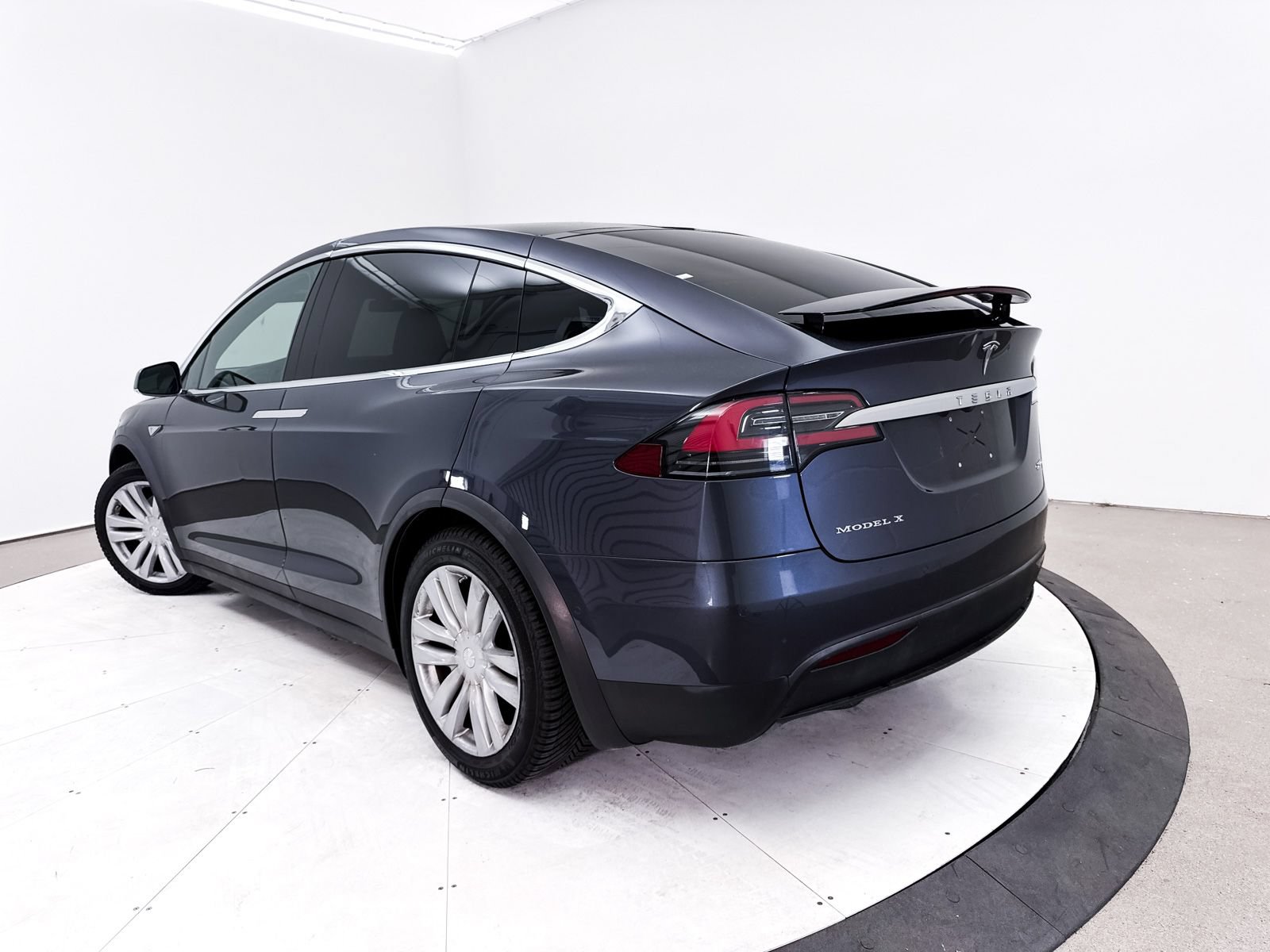 Used 2016 Tesla Model X Performance AWD/4WD image 2