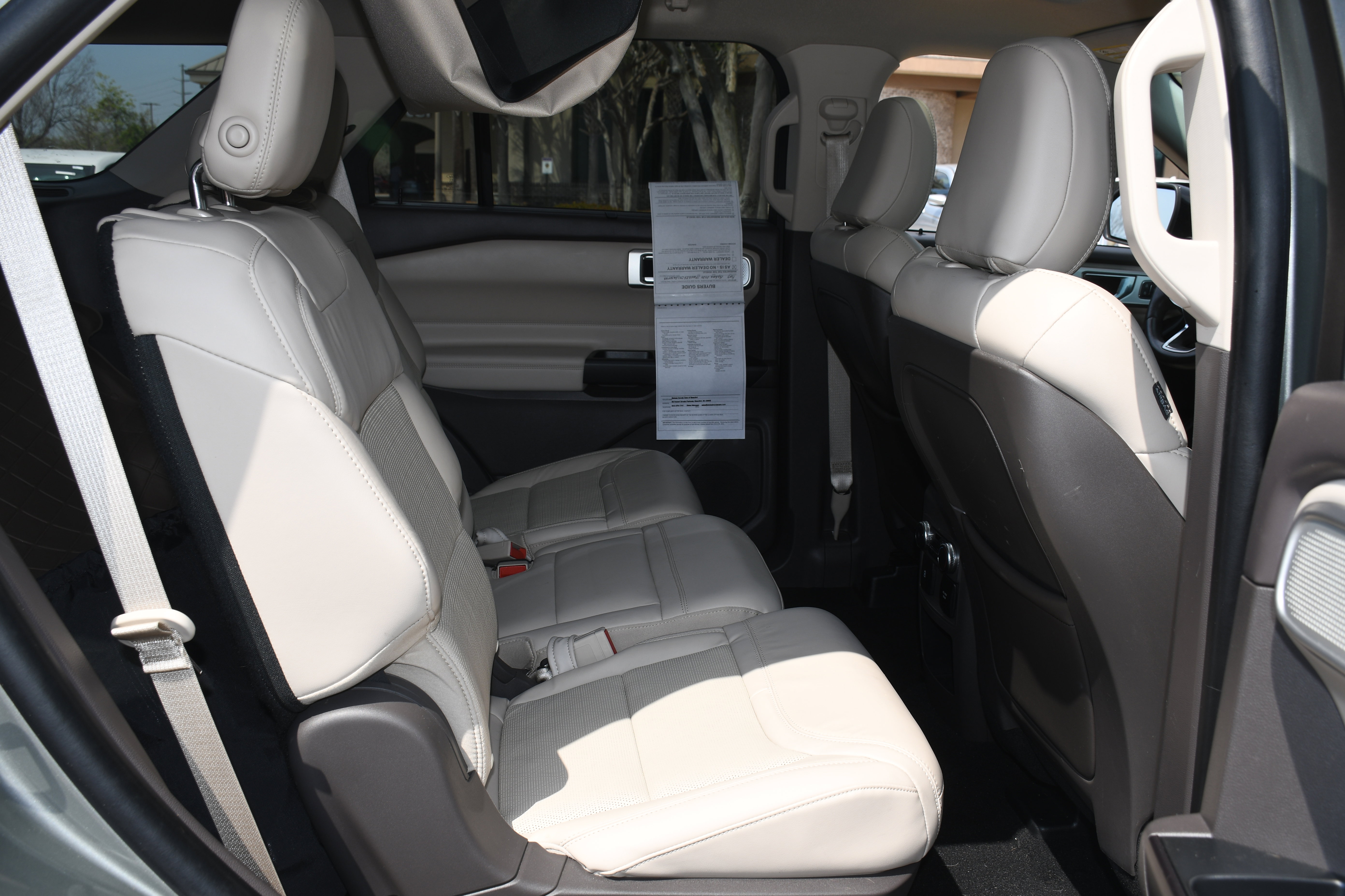 Used 2020 Ford Explorer Platinum w/ Premium Technology Package image 21