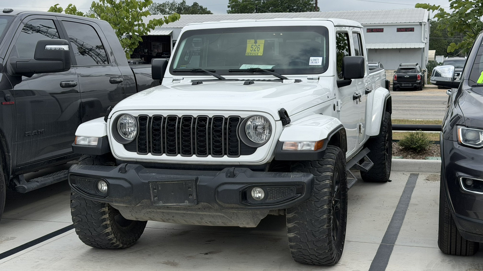 Certified 2025 Jeep Gladiator Sport AWD/4WD image 11