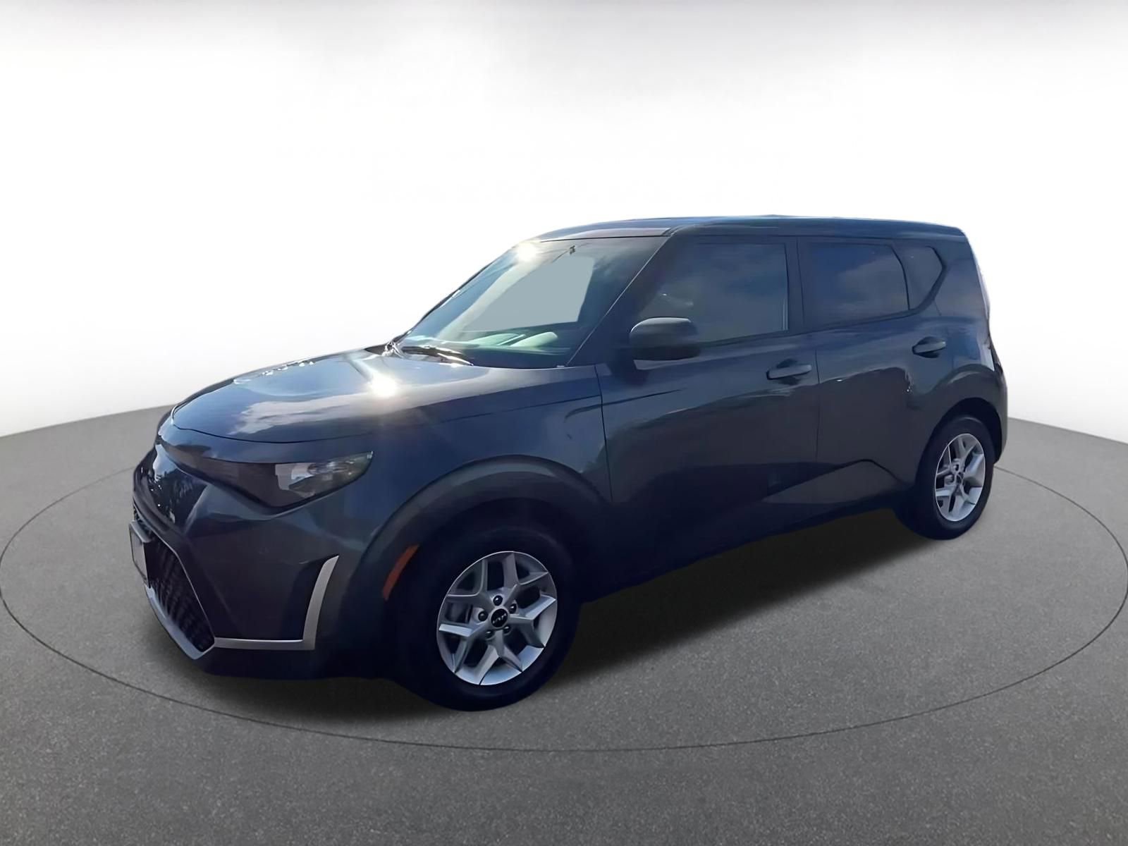 Used 2025 Kia Soul LX w/ LX Technology Package FWD image 8