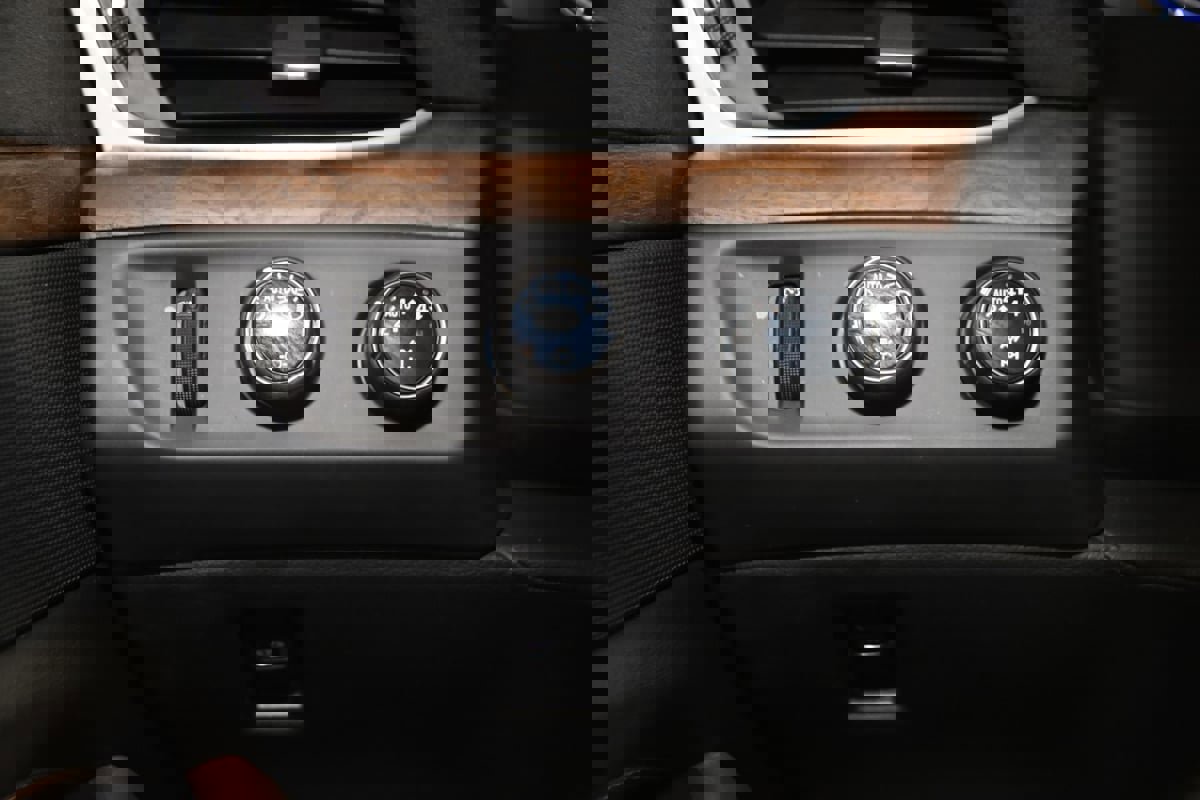 Used 2019 Cadillac Escalade ESV Premium Luxury AWD/4WD image 29