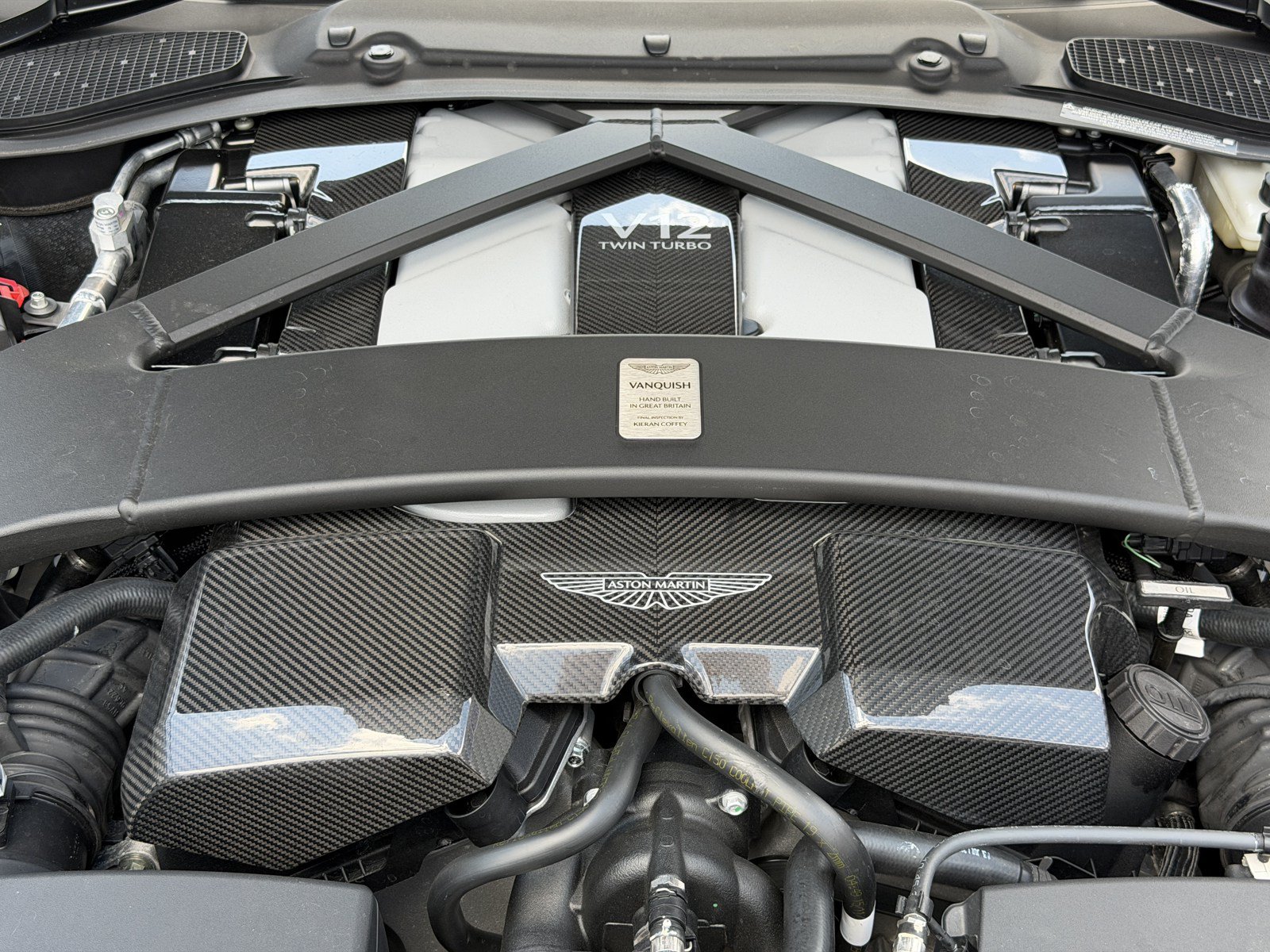Used 2025 Aston Martin Vanquish RWD image 36