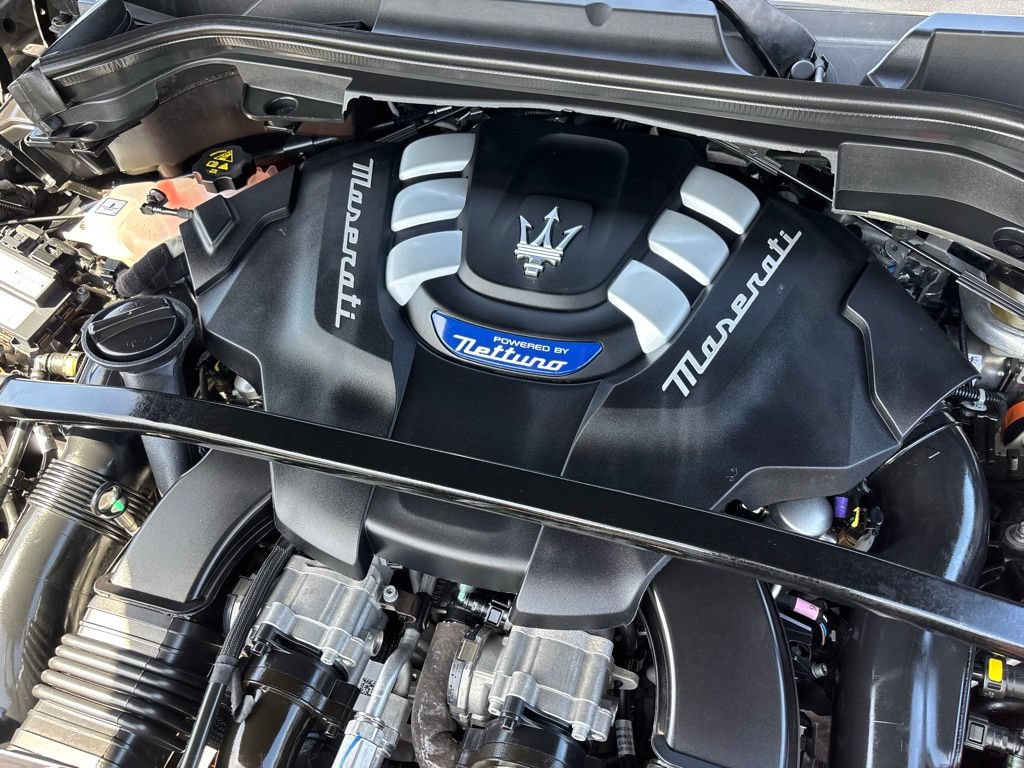 Used 2024 Maserati Grecale Trofeo AWD/4WD image 33