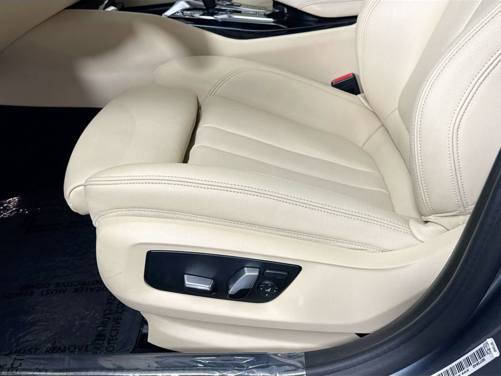 Used 2020 BMW 530i xDrive w/ Convenience Package AWD/4WD image 24