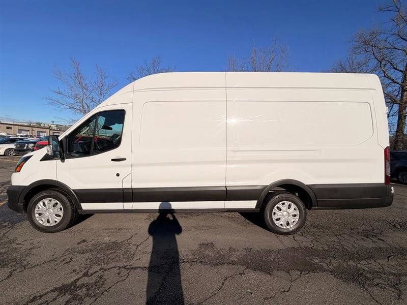 Used 2022 Ford E-Transit 148 High Roof Extended RWD image 5