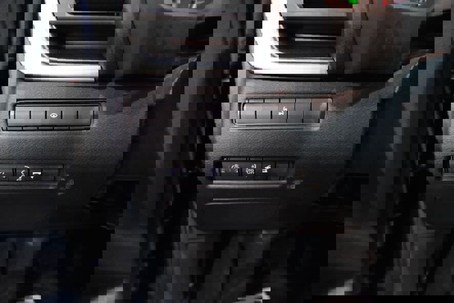 Used 2025 Nissan Rogue SV image 36