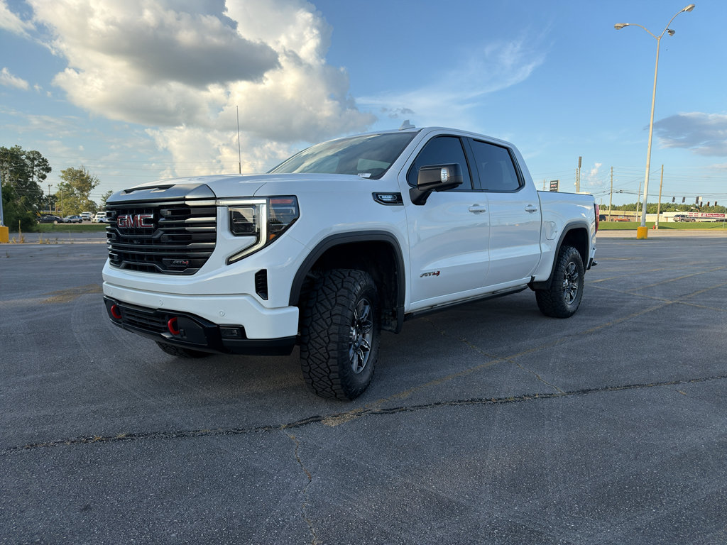 Used 2024 GMC Sierra 1500 AT4 w/ Technology Package AWD/4WD image 4